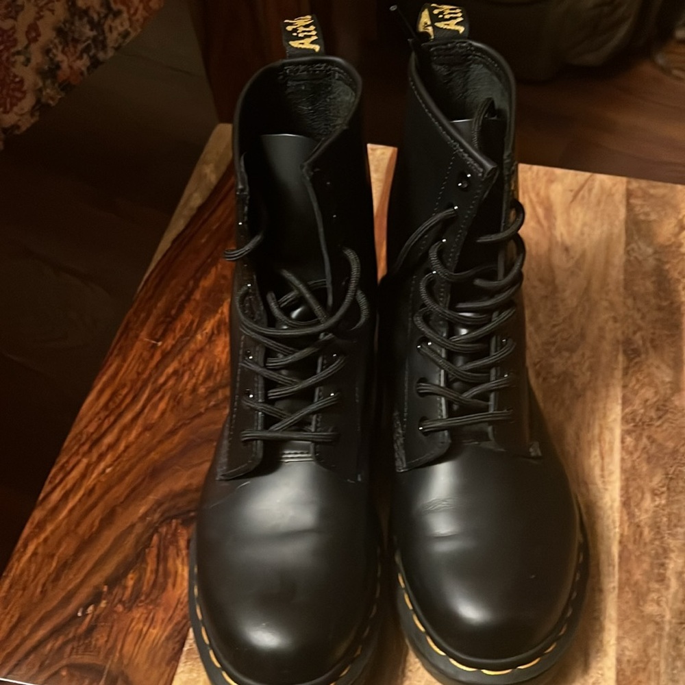 Women’s 1460 doc martens boots